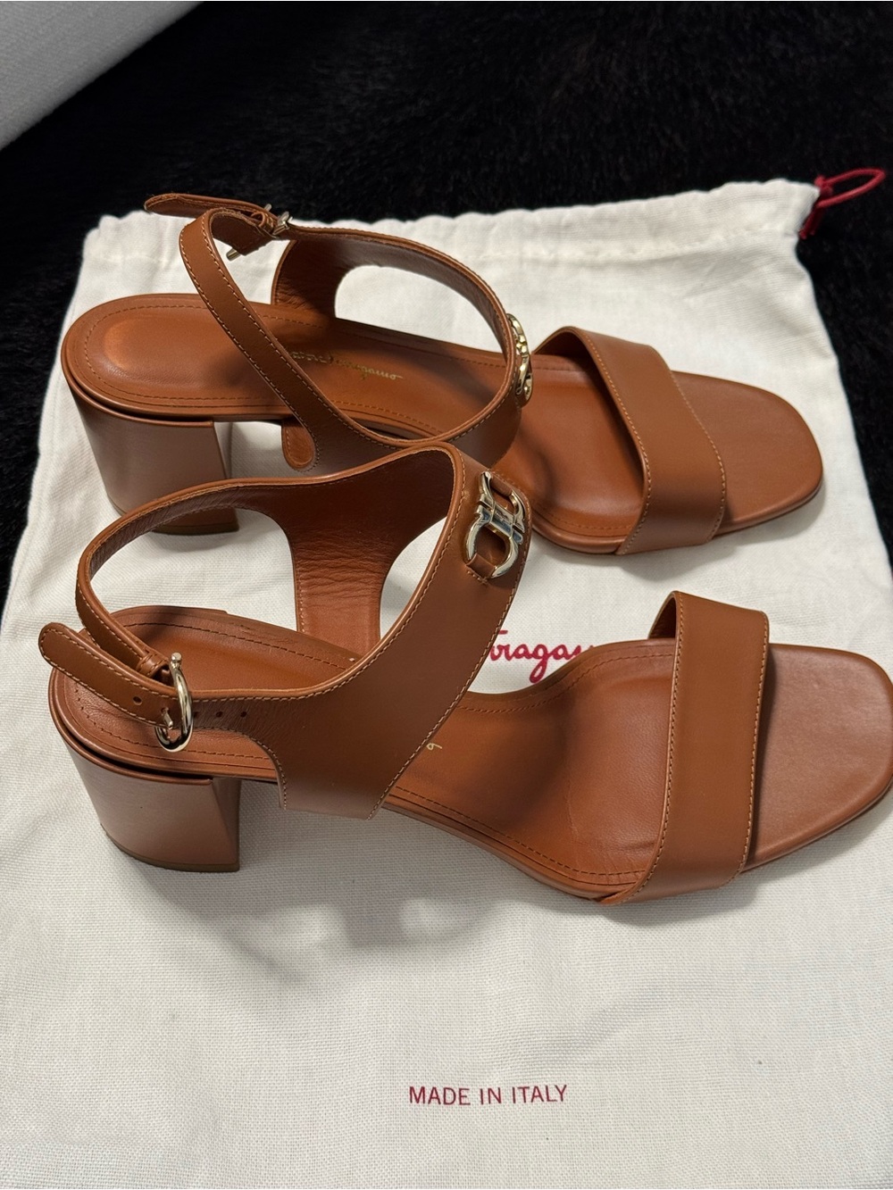 Salvatore Ferragamo Gancini Logo-Plaque Leather Block Heel Sandals - Picture 3 of 6